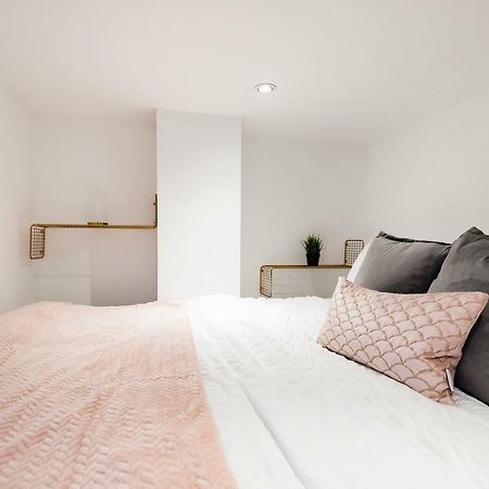 Stylish Hyde Park Apartment Londra Esterno foto